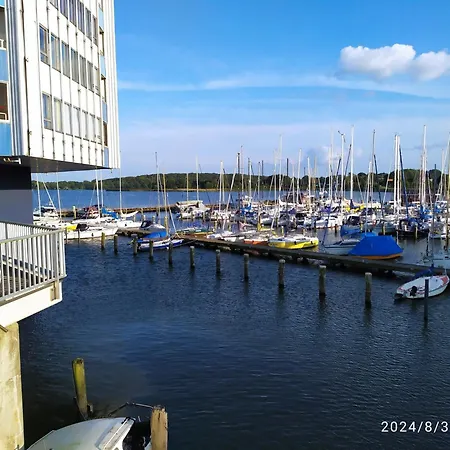Апартаменты Ueber Der Schlei Im Wikingturm Шлезвиг